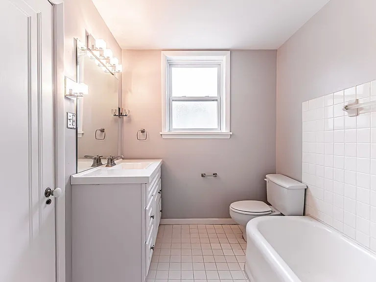 (292) 7366 Pershing — Photo 13