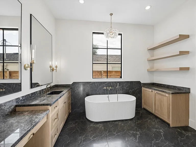 6911 Hartland Ave — Photo 15