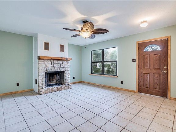 4th image of 904 Conway Dr