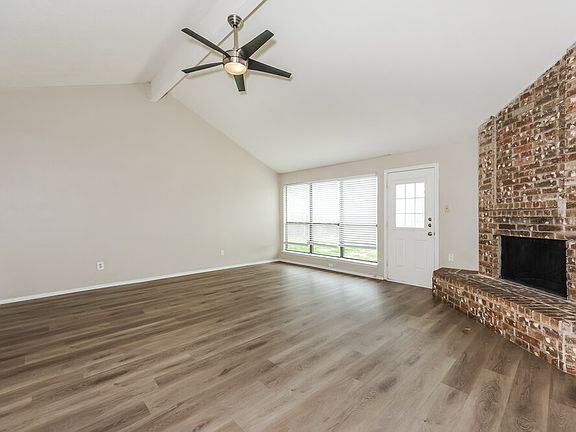 3rd image of 2324 Brookdale Dr