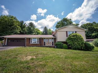 229 Smith St, Pembroke, VA 24136