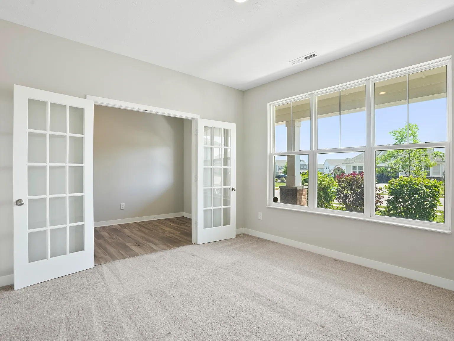 5 bed, 3363 sqft, $3,126 — Photo 4