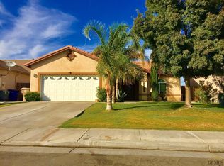 810 New Zealand Dr, Bakersfield, CA