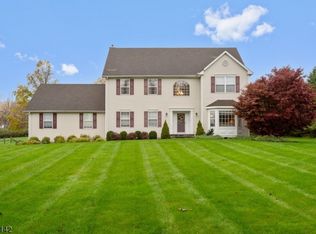 6 Haytown Rd, Lebanon, NJ 08833