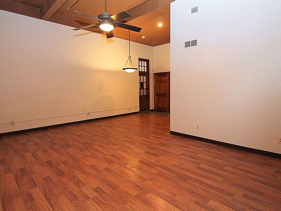 5th image of 519 Owen St Unit 11
