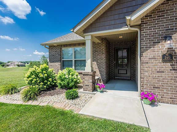 3rd image of 240 Fountain Dr