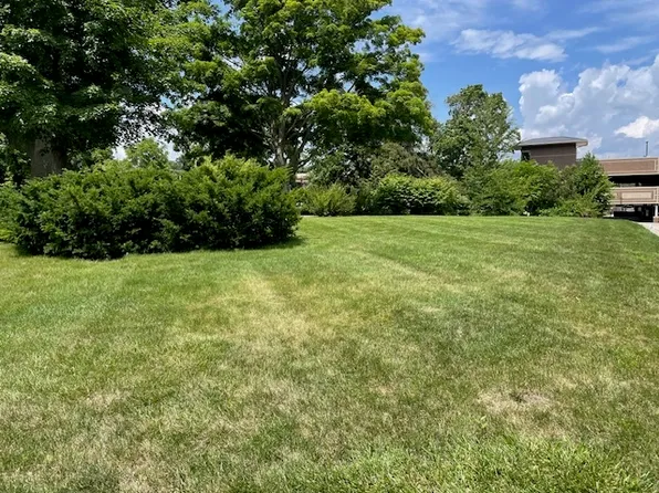 212 W Maple Ave, Libertyville, IL 60048