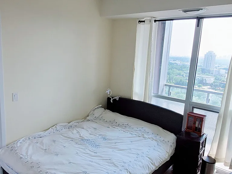 18 Graydon Hall Dr #1412 — Photo 6