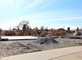 905 Rollingview Dr, Redding, CA 96003