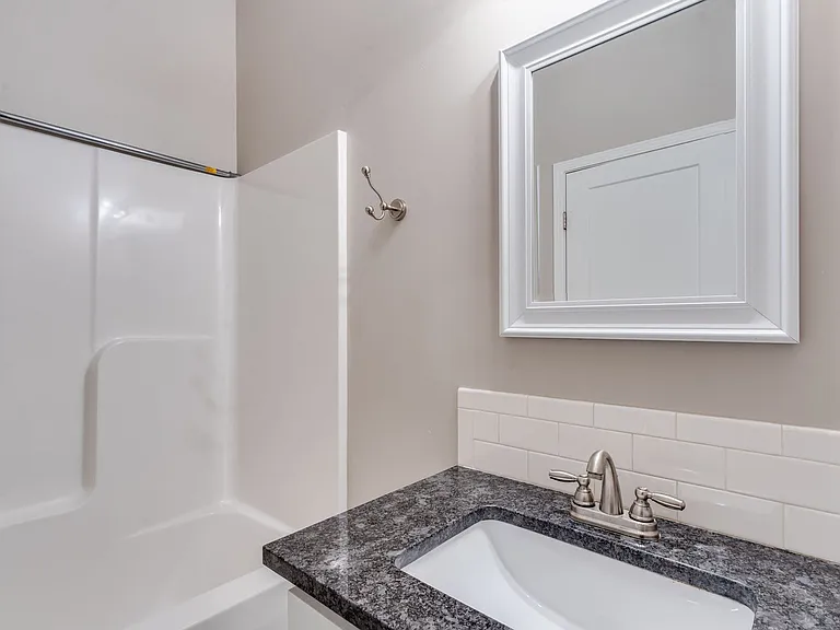 264 N Florence St — Photo 13