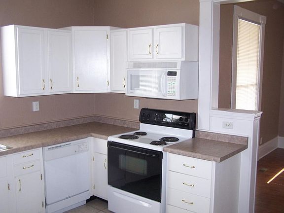 5th image of 301 E Broadway St APT 3