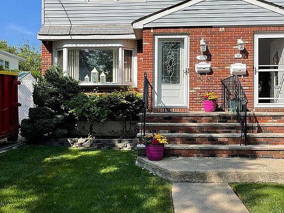 2nd image of 131 Thornycroft Ave