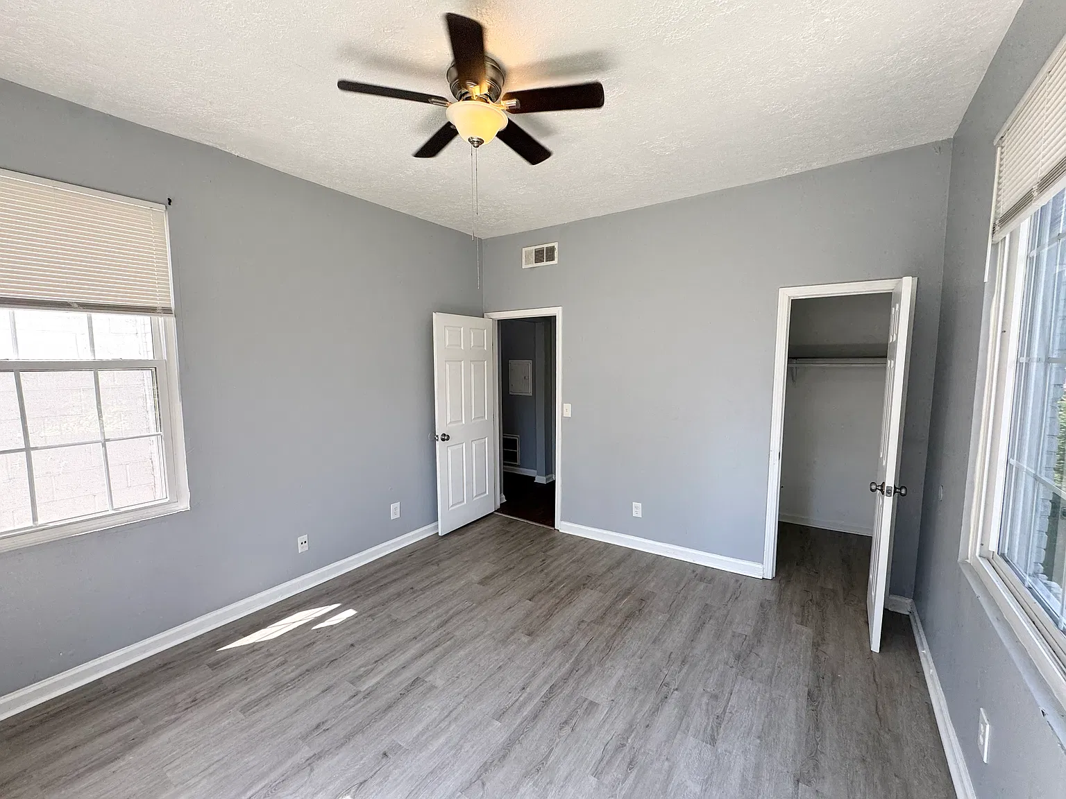 1194 Lucile Ave SW — Photo 4