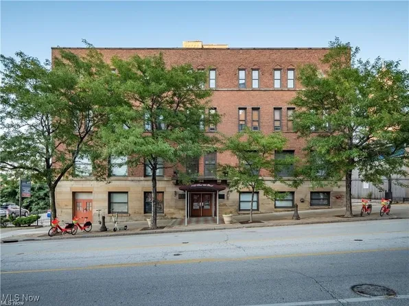 1133 W 9th St APT 405, Cleveland, OH 44113