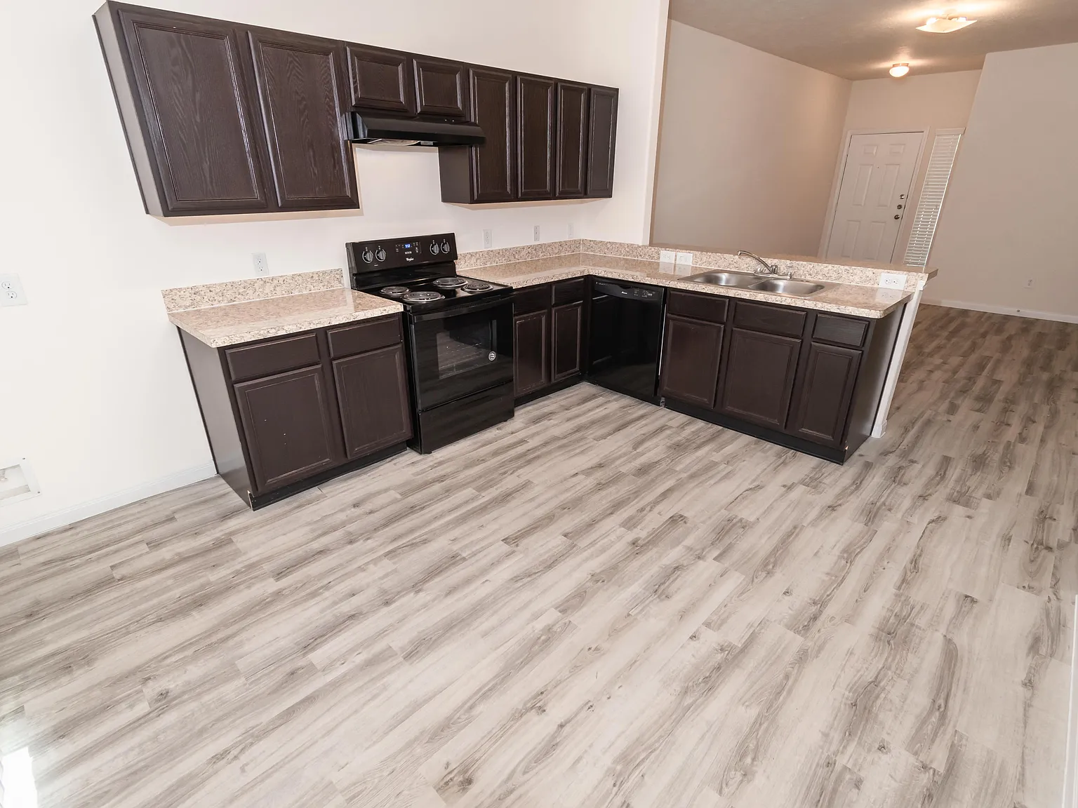 Brenwood Circle Townhomes — Photo 4