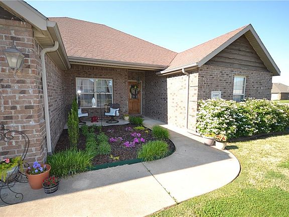 3rd image of 11057 Meadowsweet Dr