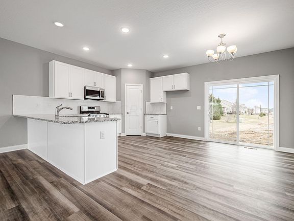 5th image of 759 Francis Dr