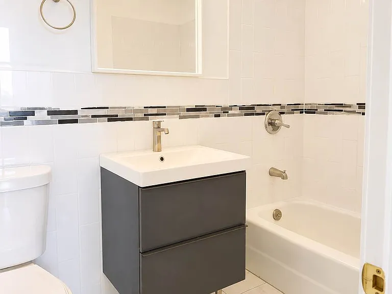 150 Hawthorne St #5P — Photo 5