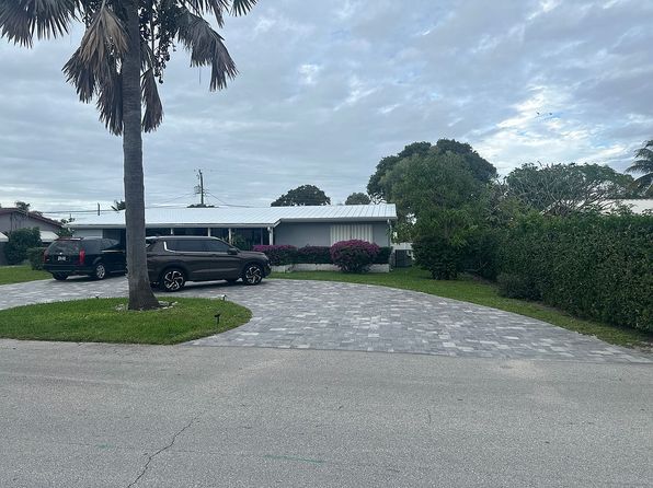 137 NW 7th St