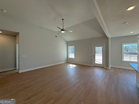 5th image of 204 Aunt Bee Blvd