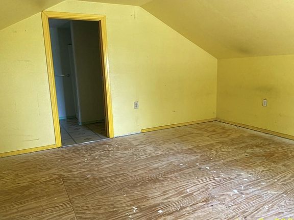 3rd image of 2822 E Paradise Ln