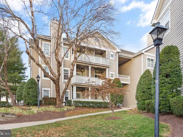 14300 Grape Holly Grv APT 13, Centreville, VA 20121