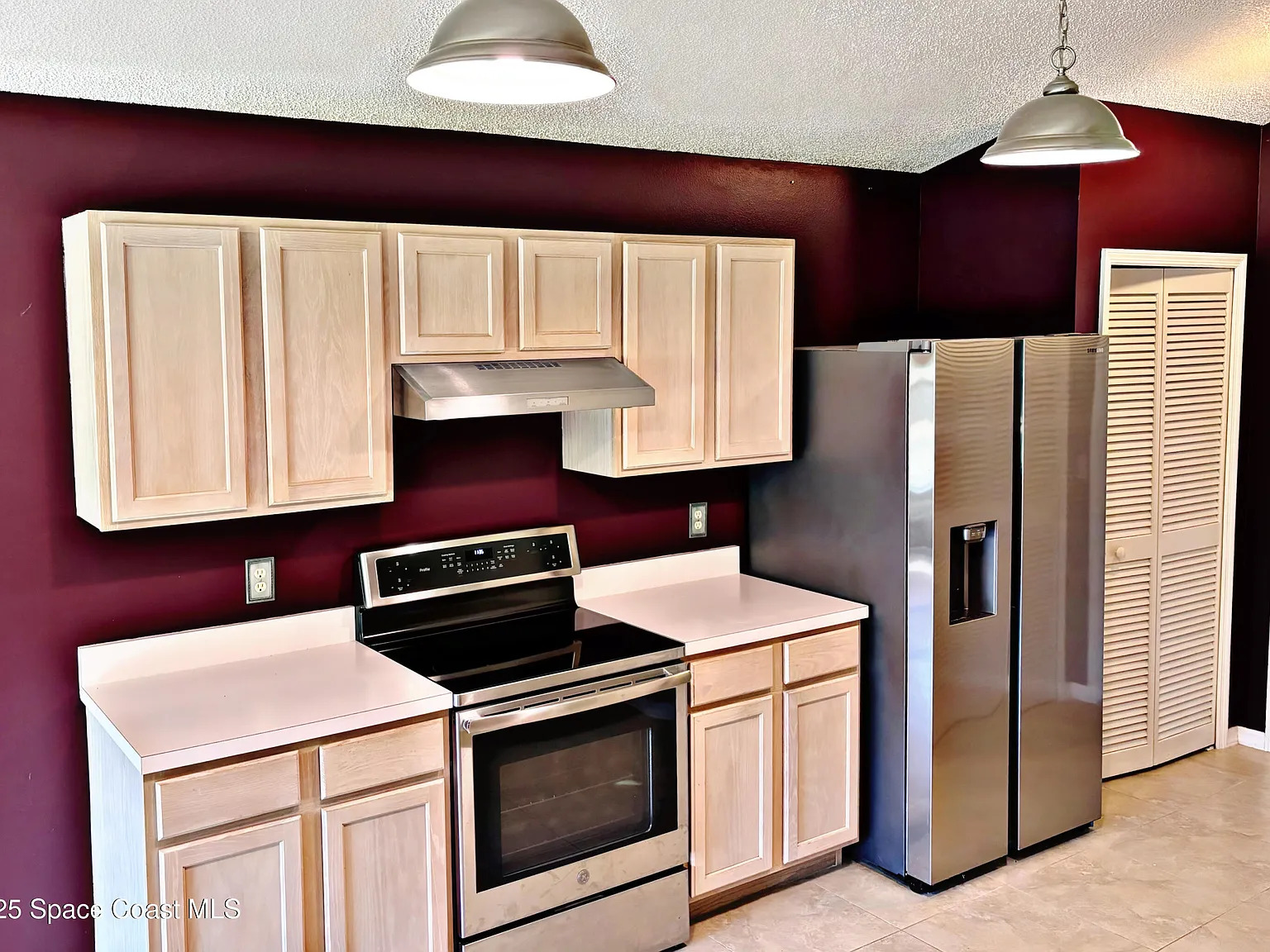 3 bed, 2.0 bath, 1385 sqft, $2,450 — Photo 4