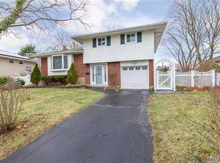 42 Dartmouth Dr, Smithtown, NY 11787