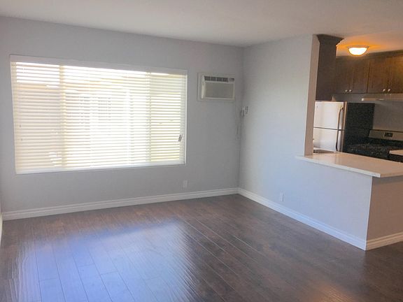 3rd image of 5743 Lexington Ave #8