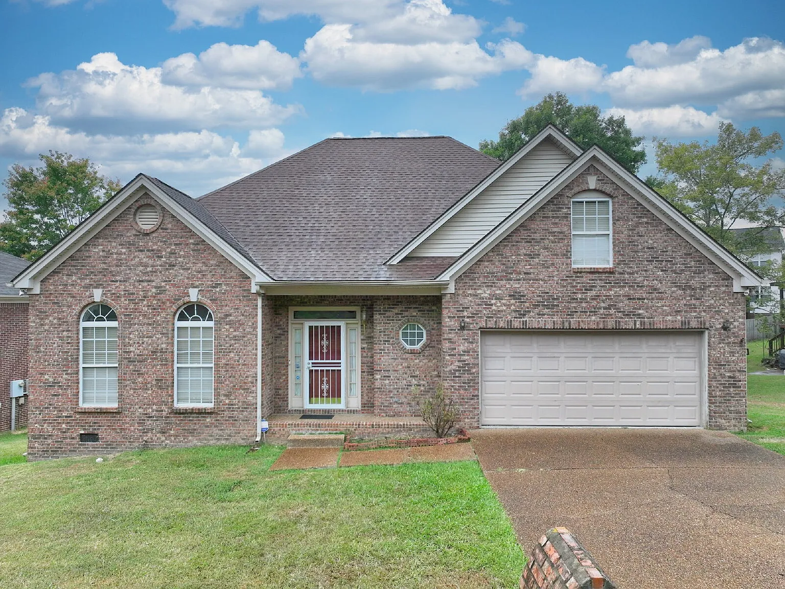 3 bed, 2.5 bath, 2434 sqft, $3,400 — Photo 2