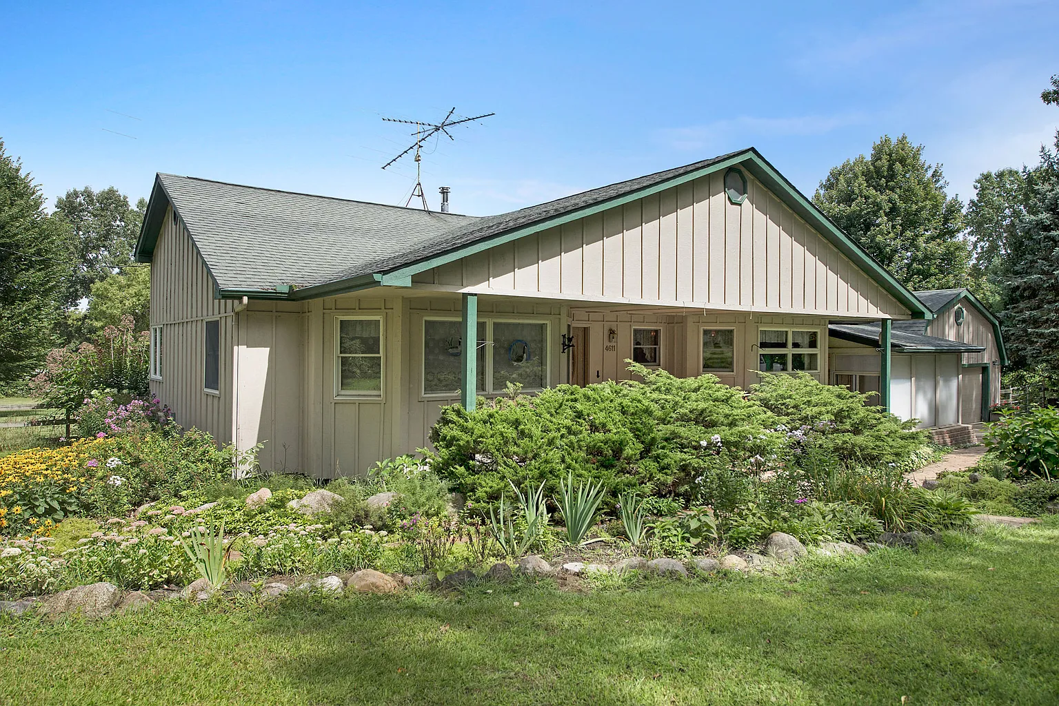 4611 Brophy Rd photo 1