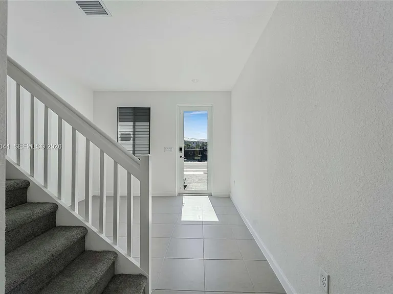 701 SE 13th Street Cir — Photo 3