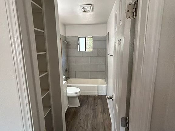 5th image of 301 Wisconsin St NE