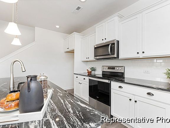5th image of 110 Stonewater Dr #32