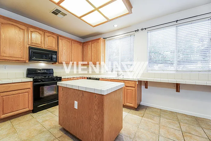 4521 Pheasant Ln — Photo 7