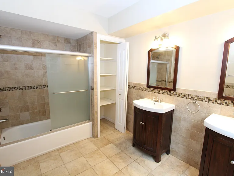 110 Biscayne Ct #8 — Photo 16