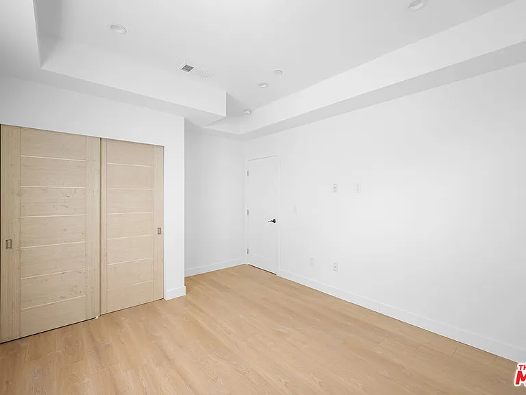 5826 Craner Ave #5826 — Photo 16