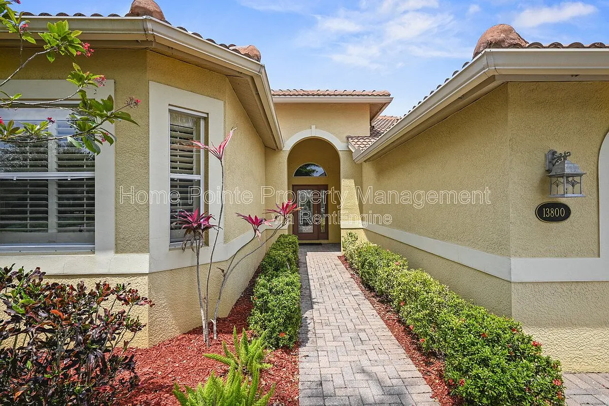 Building Photo - 13800 Farnese Dr