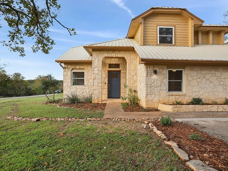 4 Concord Cir — Photo 2