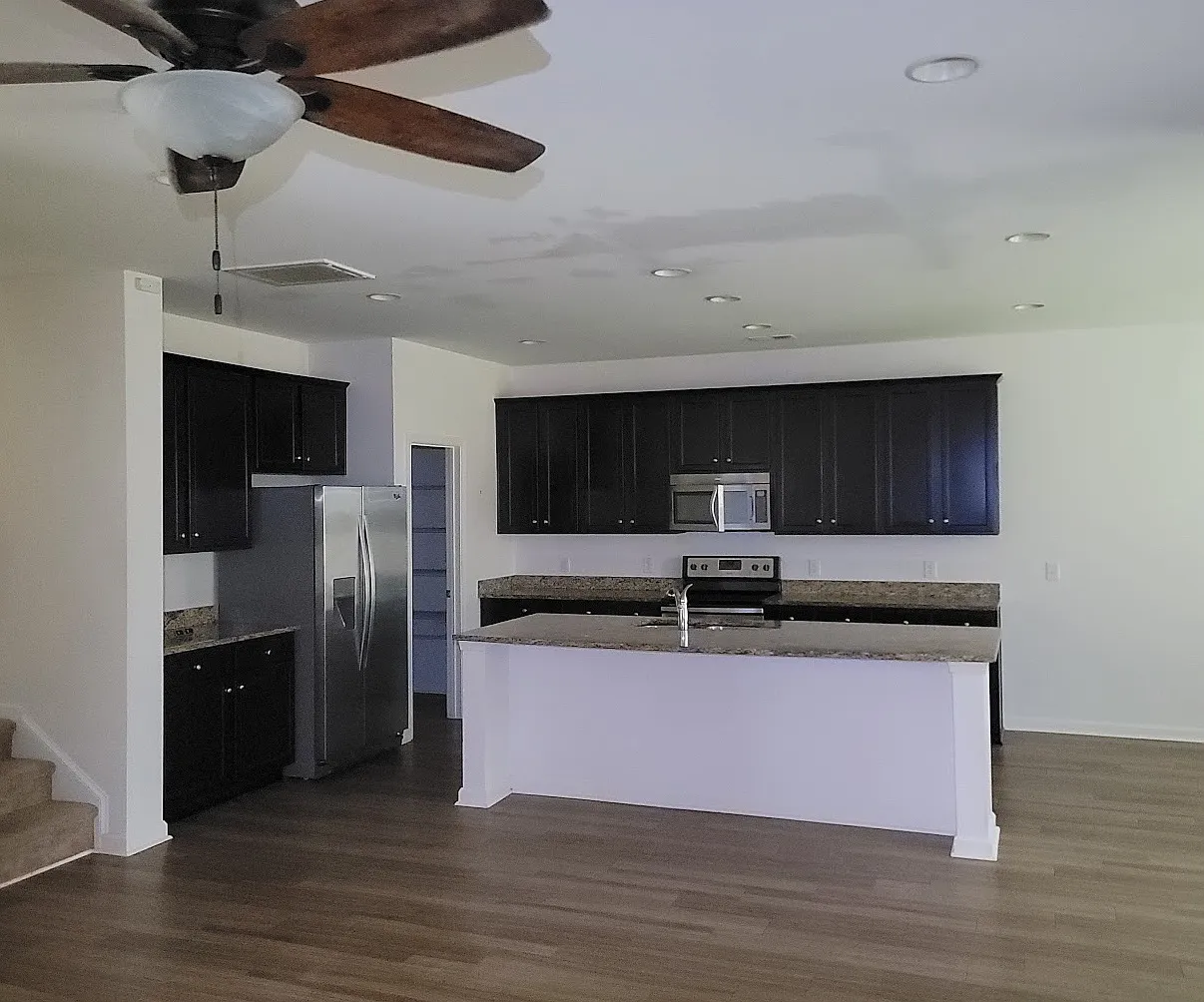 Beautiful 3 Bed 2.5 Bathroom Home — Photo 4