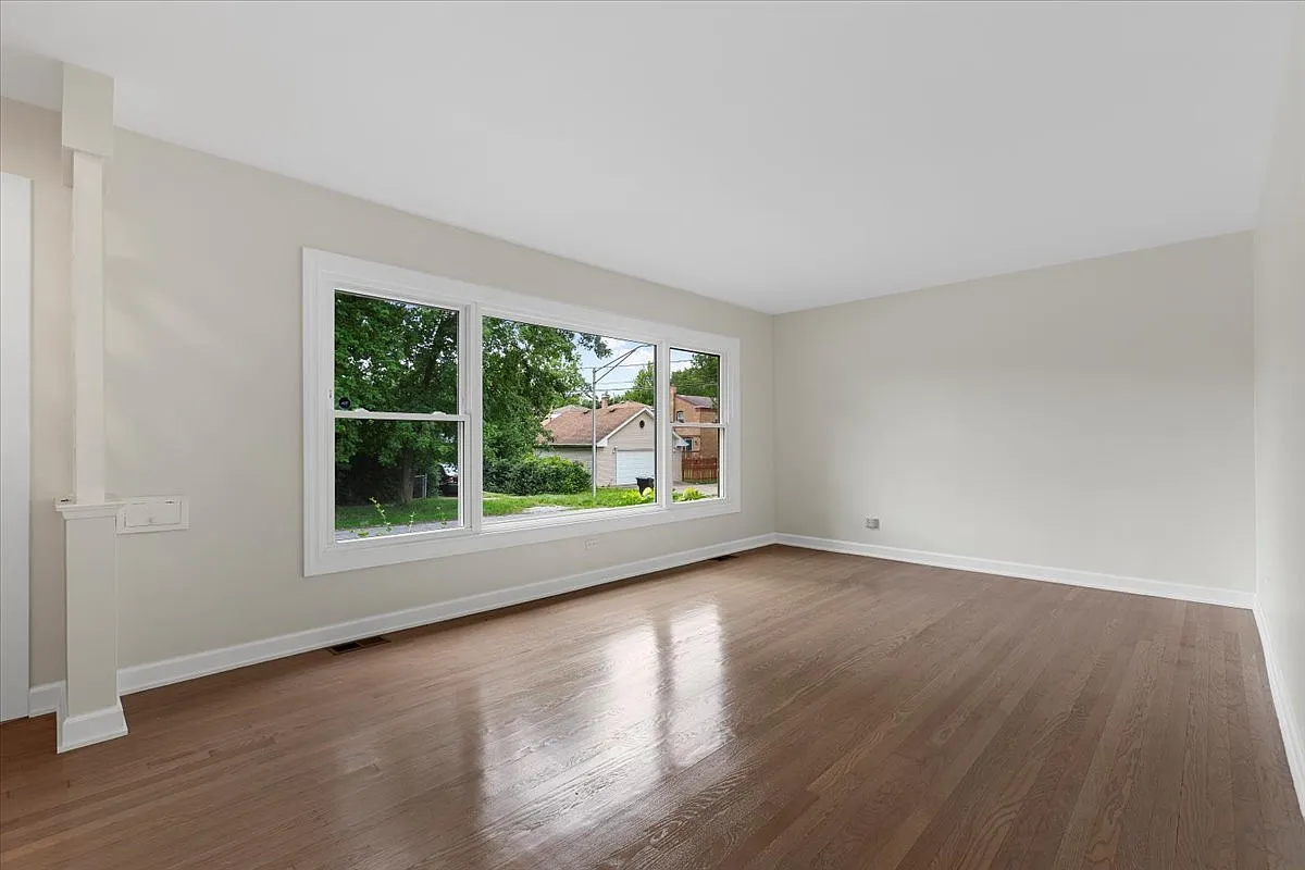 3 bed, 1200 sqft, $2,500 — Photo 3