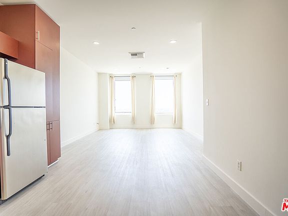 5th image of 3810 Wilshire Blvd APT 1209