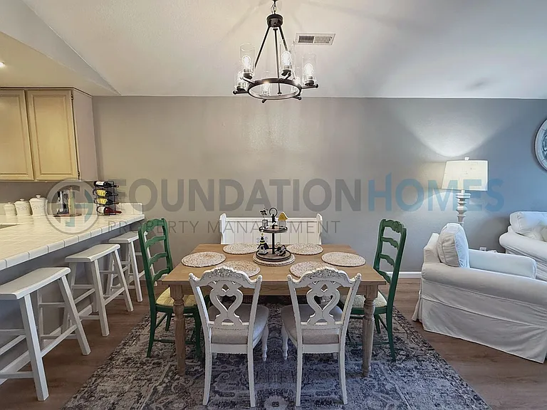 38 Bridle Path Ln — Photo 7