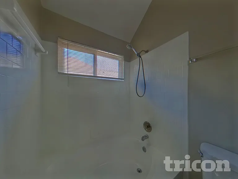 136 Westport Dr — Photo 10