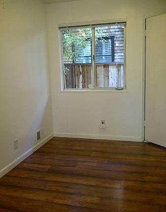 4th image of 940 Cowper St