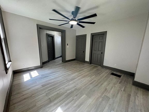 3rd image of 516 Prytania Ave