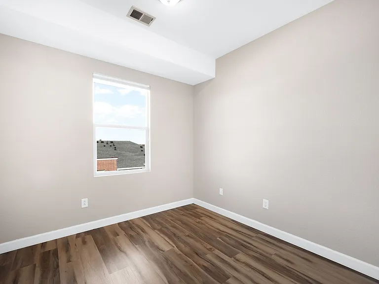 13543 E Longview Ave — Photo 18