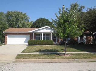 2806 Dodge Dr, Bloomington, IL 61704