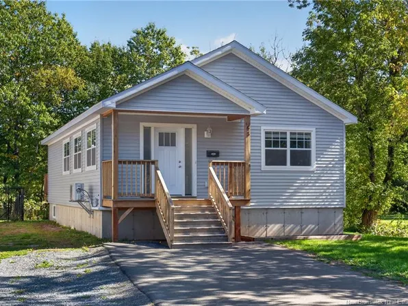43 Eatman Ave, Fredericton, NB E3A 3V7