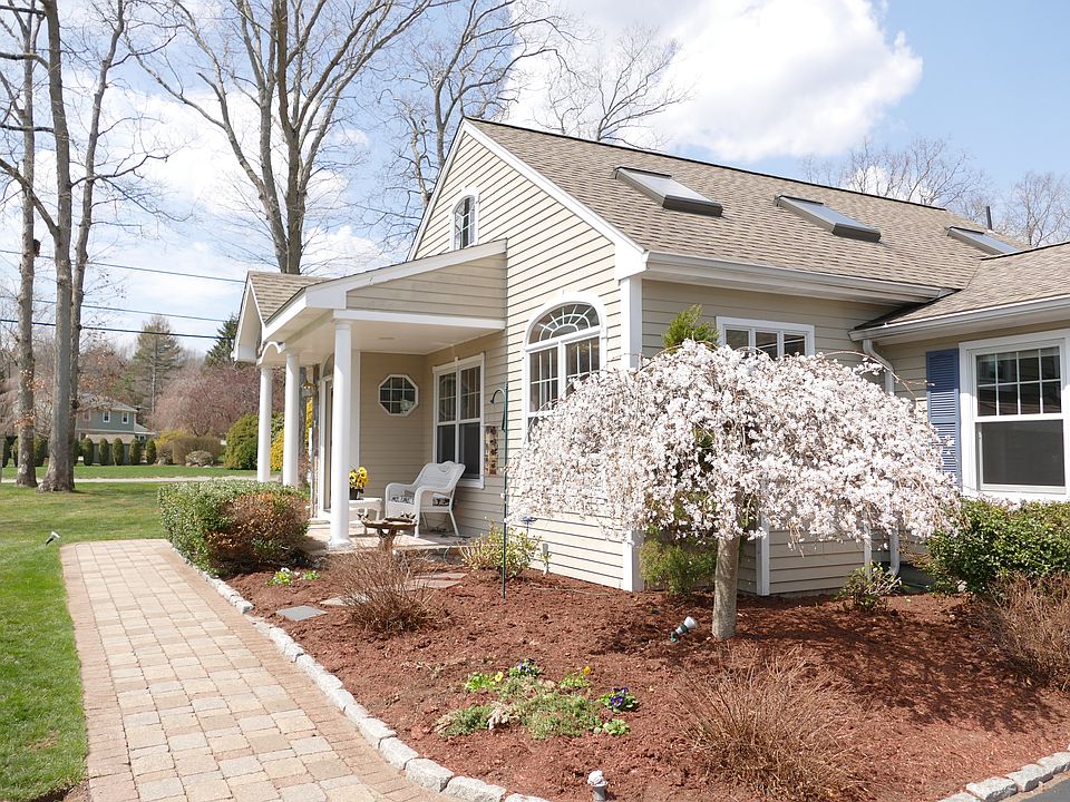 1st image of 2 Teakwood Dr